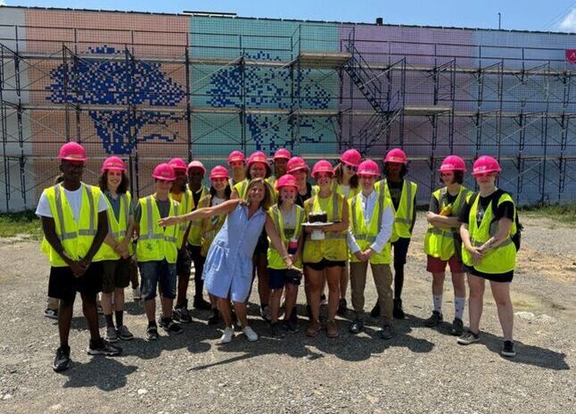 Lauren Hannan Shafer (center) with the ArtWorks Apprentices at the Hannan ArtPark while the mural was painted.