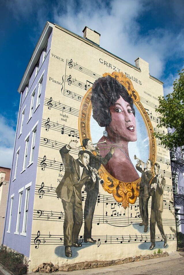 Mamie wolf mural